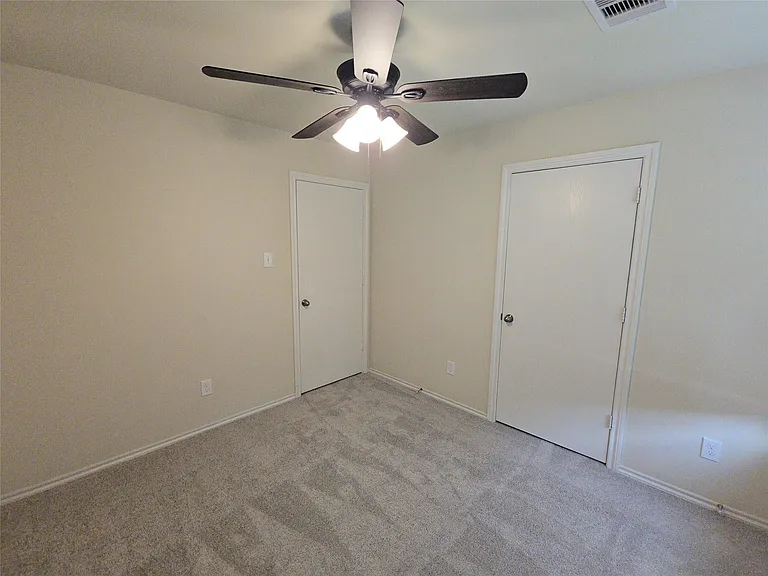 810 Lightningbug Ln — Photo 14