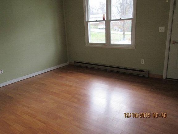 3rd image of 112D Oakwood St