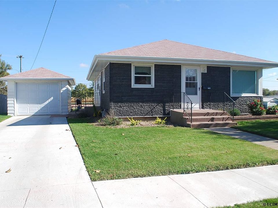 1st image of 620 1st Ave E