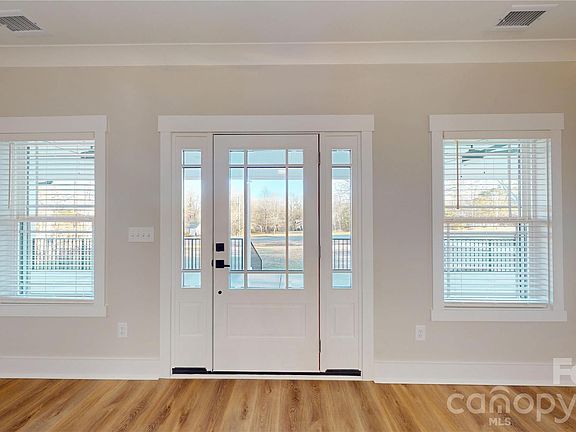 2nd image of 5021 Hillcrest Dr