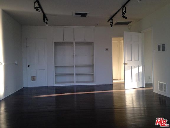 2nd image of 3042 Rowena Ave