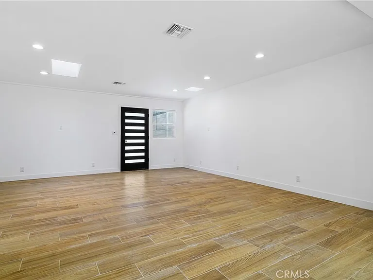 5706 Burnet Ave — Photo 6
