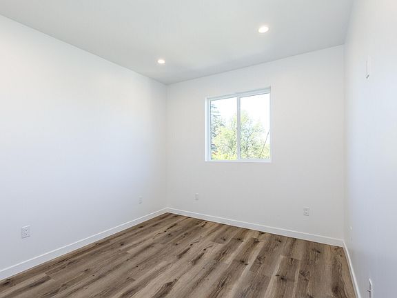 2nd image of 5653 Hazeltine Ave #4