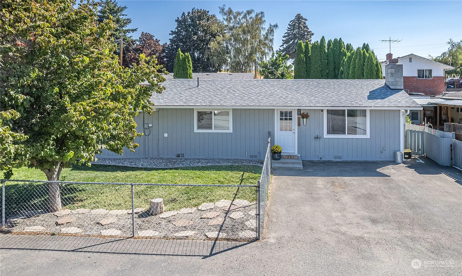 425 N Larch Avenue photo 1