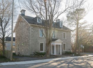 35 Mackay St, Ottawa, ON K1M 2B2