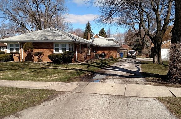 3rd image of 4948 W 91st St