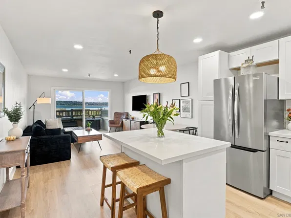 4015 Crown Point Dr Unit 104, San Diego, CA 92109