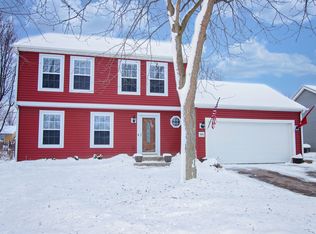 863 Hunters Ridge Dr, Genoa City, WI 53128