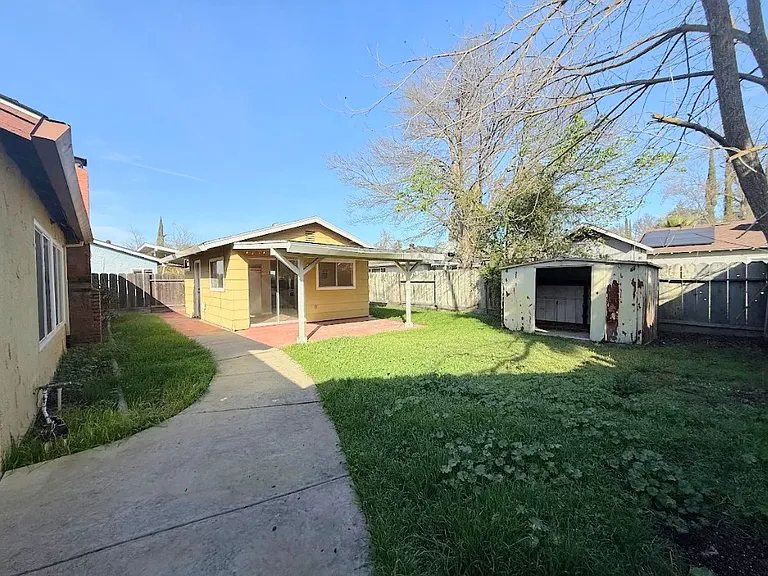 455 Columbia Ave — Photo 16