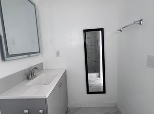 905 SE 13th St #1, Fort Lauderdale, FL 33316