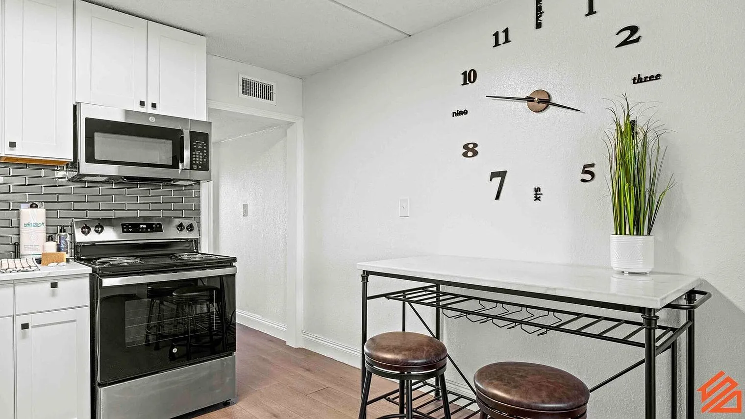 1 bed, 1.0 bath, 5801 sqft, $3,100 — Photo 4