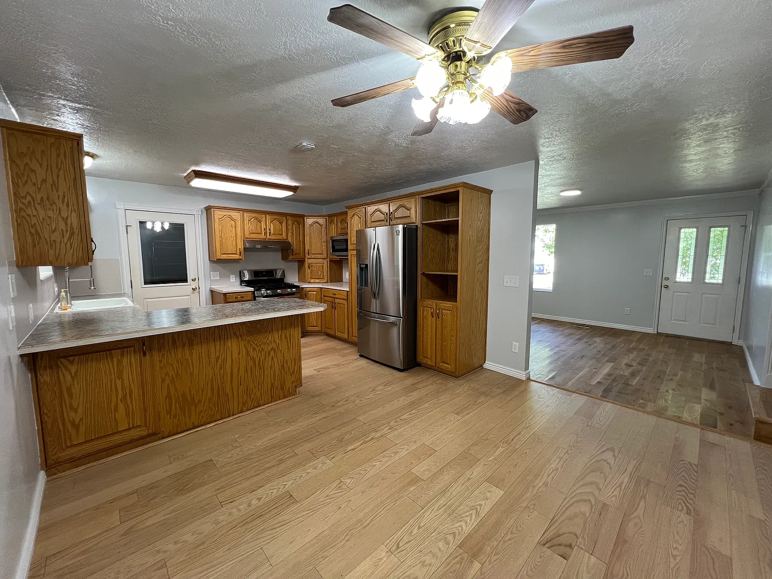 3 bed, 1600 sqft, $2,275 — Photo 2