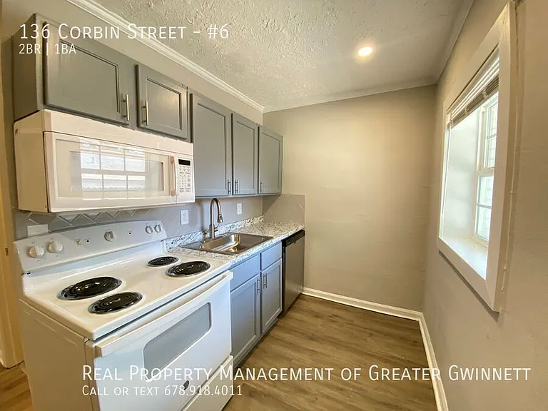 136 Corbin St #6 — Photo 5