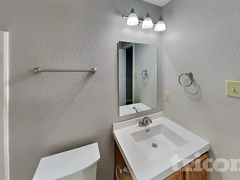 8039 Retreat Ln — Photo 13