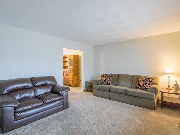 5th image of 785 Ashford Glen Ct