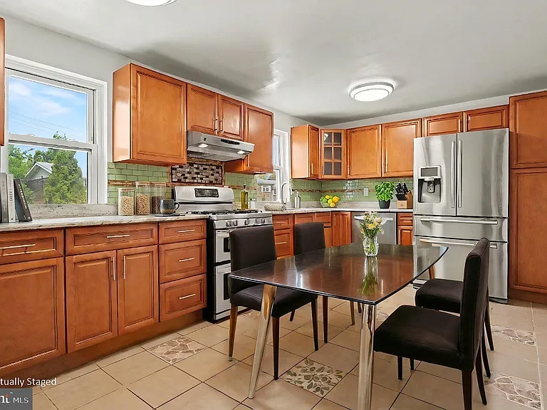653 Franklin St — Photo 10