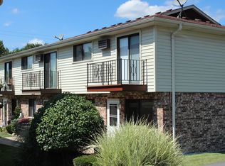 132 Willows Edge Ct APT C, Willow Springs, IL 60480