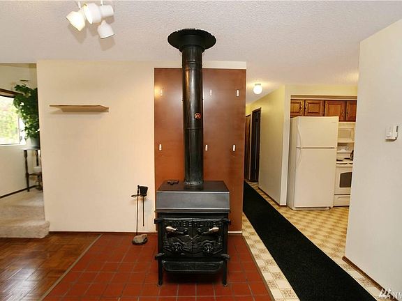 5th image of 18450 5th Ave NE