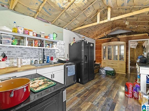 5th image of 39 Woodpecker St
