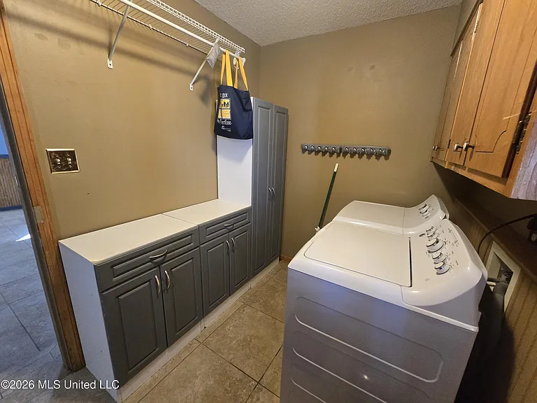 8209 Claiborne Dr — Photo 9