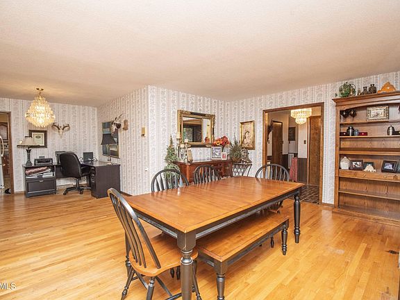 5th image of 104 Oakwood Dr