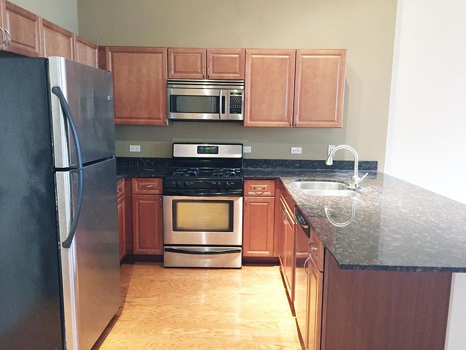 1st image of 4015 N Milwaukee Ave Unit 404