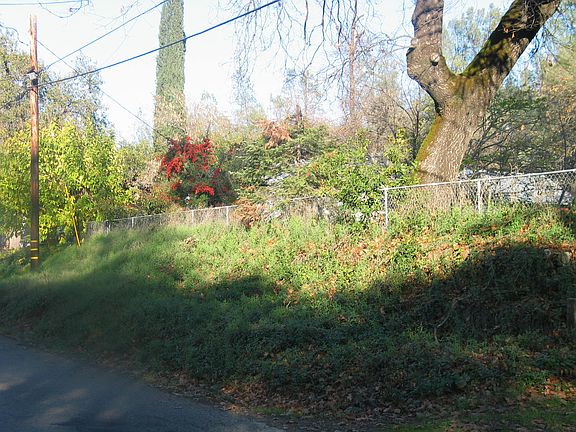 4th image of Shasta Park Dr