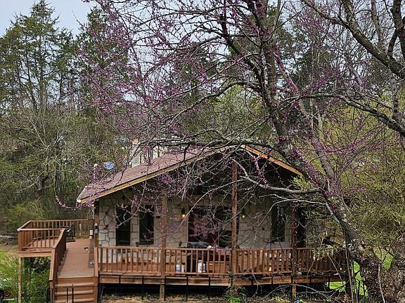 2nd image of 188 Cross Creek Rd