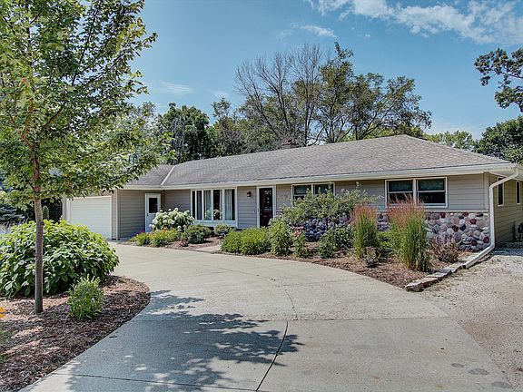 4th image of 1175 Rolling Green Dr