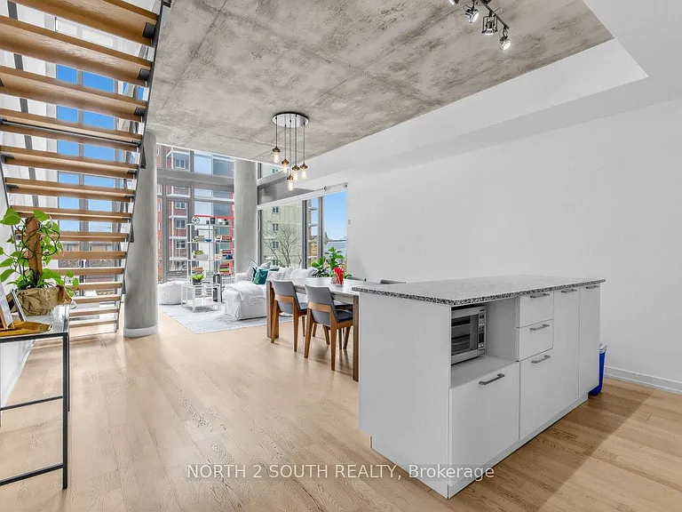 95 Bathurst St #225 — Photo 10