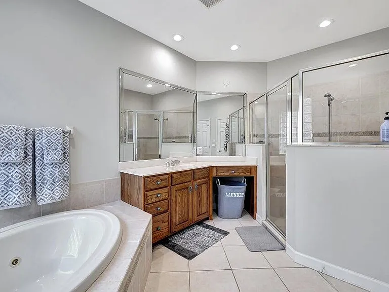 7602 Greenbrier Cir — Photo 18