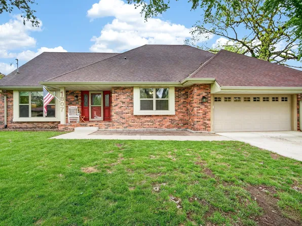1807 75th St, Windsor Heights, IA 50324