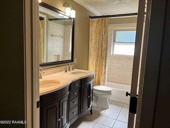 5th image of 406 Daniel Dr