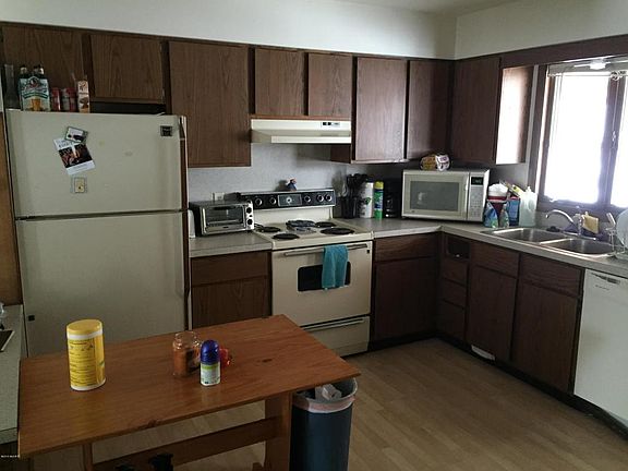4th image of 12 N Centennial St