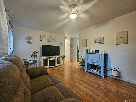 4th image of 4 Pinegrove Drive