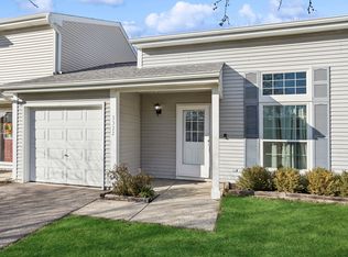3322 Greenwich Ln, Island Lake, IL 60042