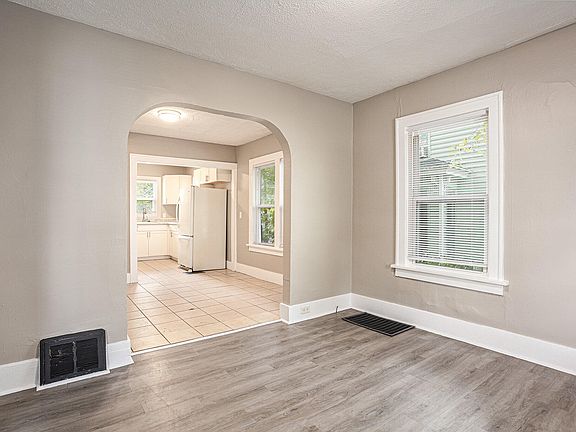 4th image of 440 Woodlawn St SE