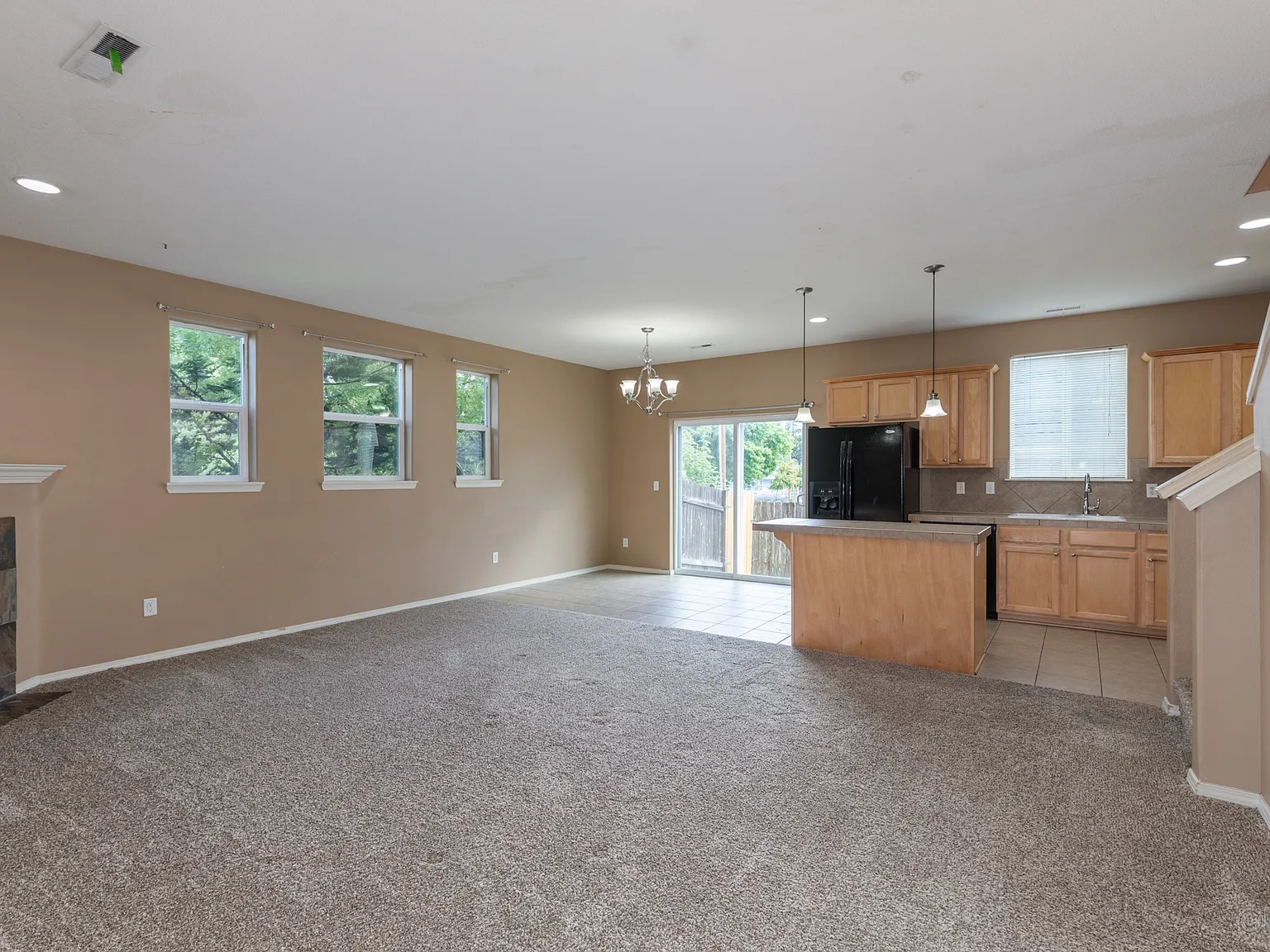 3 bed, 2.5 bath, 1660 sqft, $2,150 — Photo 3