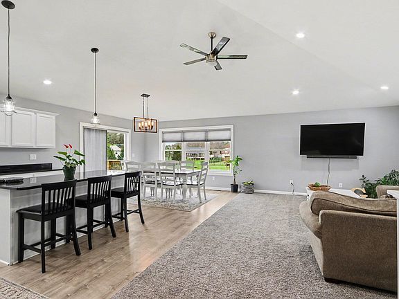 4th image of 1069 S Stoneridge Dr