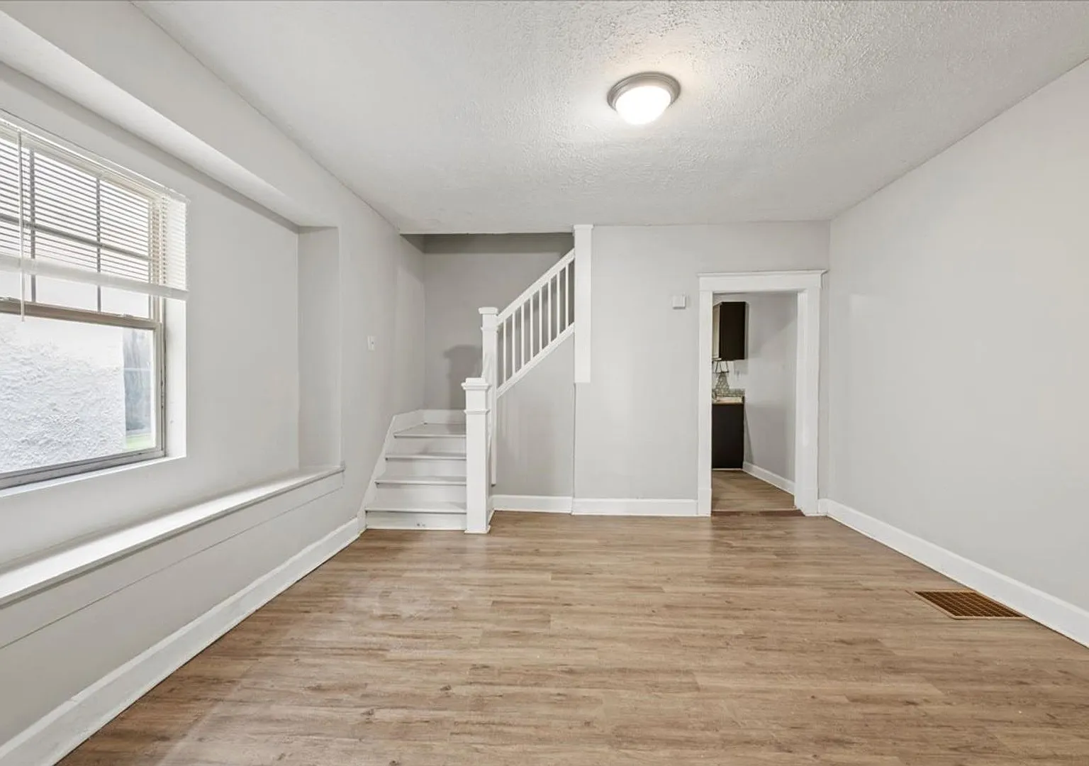 1119 N Dearborn Street - $1,249/mo. — Photo 4