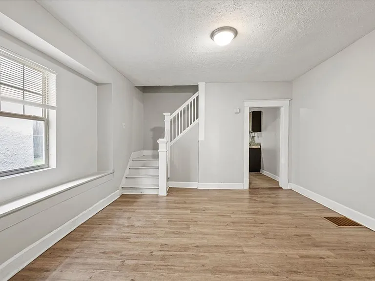 1119 N Dearborn St — Photo 4