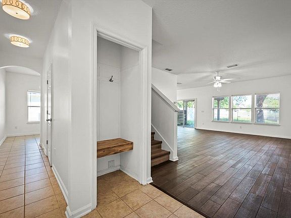 5th image of 2810 Cross Creek Dr