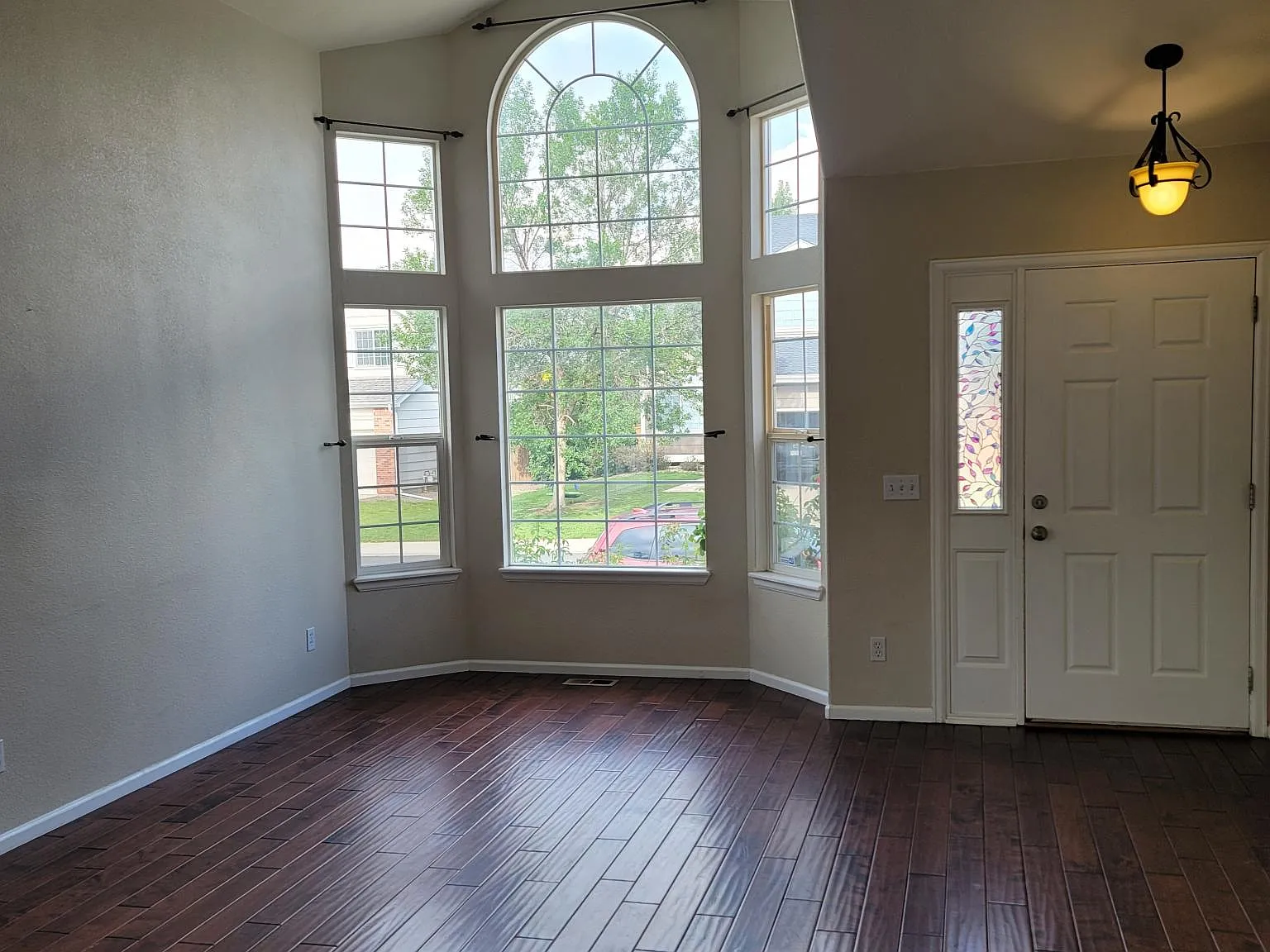 4 bed, 2716 sqft, $3,395 — Photo 4