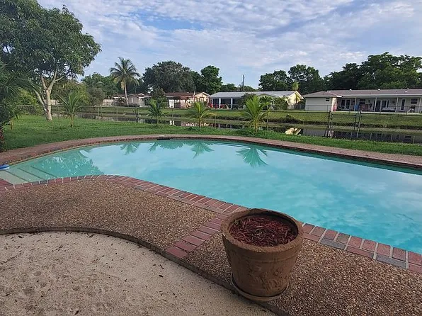 7451 NW 11th Pl, Plantation, FL 33313