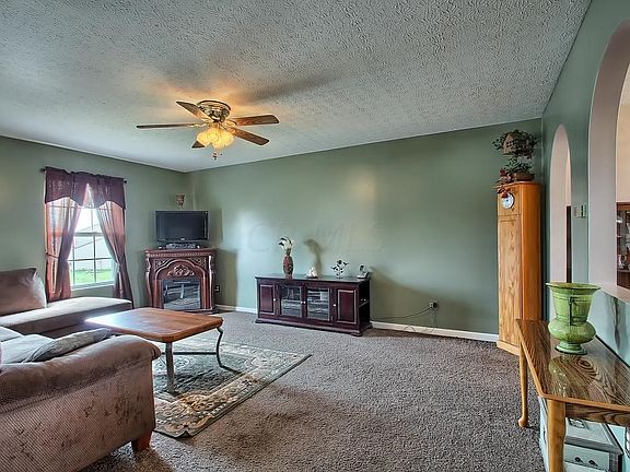 5th image of 917 W Harbinger Cres