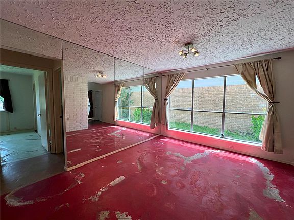 5th image of 2914 Creekway Circle