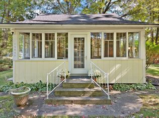 13757 Big Oak Ln, Three Oaks, MI 49128