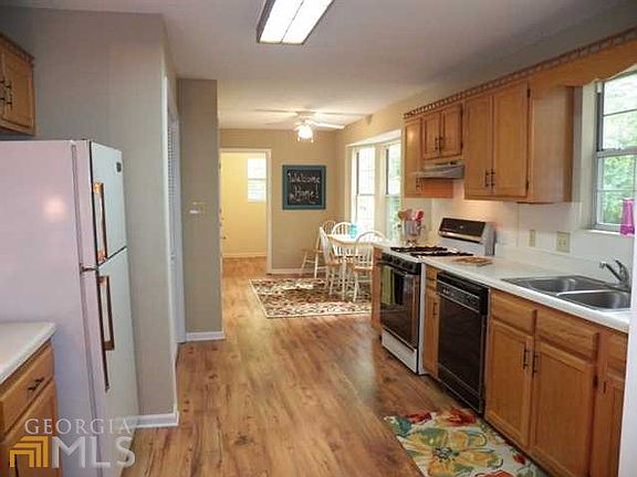 3rd image of 3173 S Elizabeth Dr