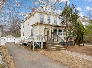 25 Monmouth Rd, Elizabeth, NJ 07208