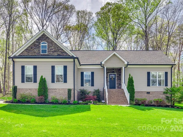 1823 Rain Forest Dr, York, SC 29745